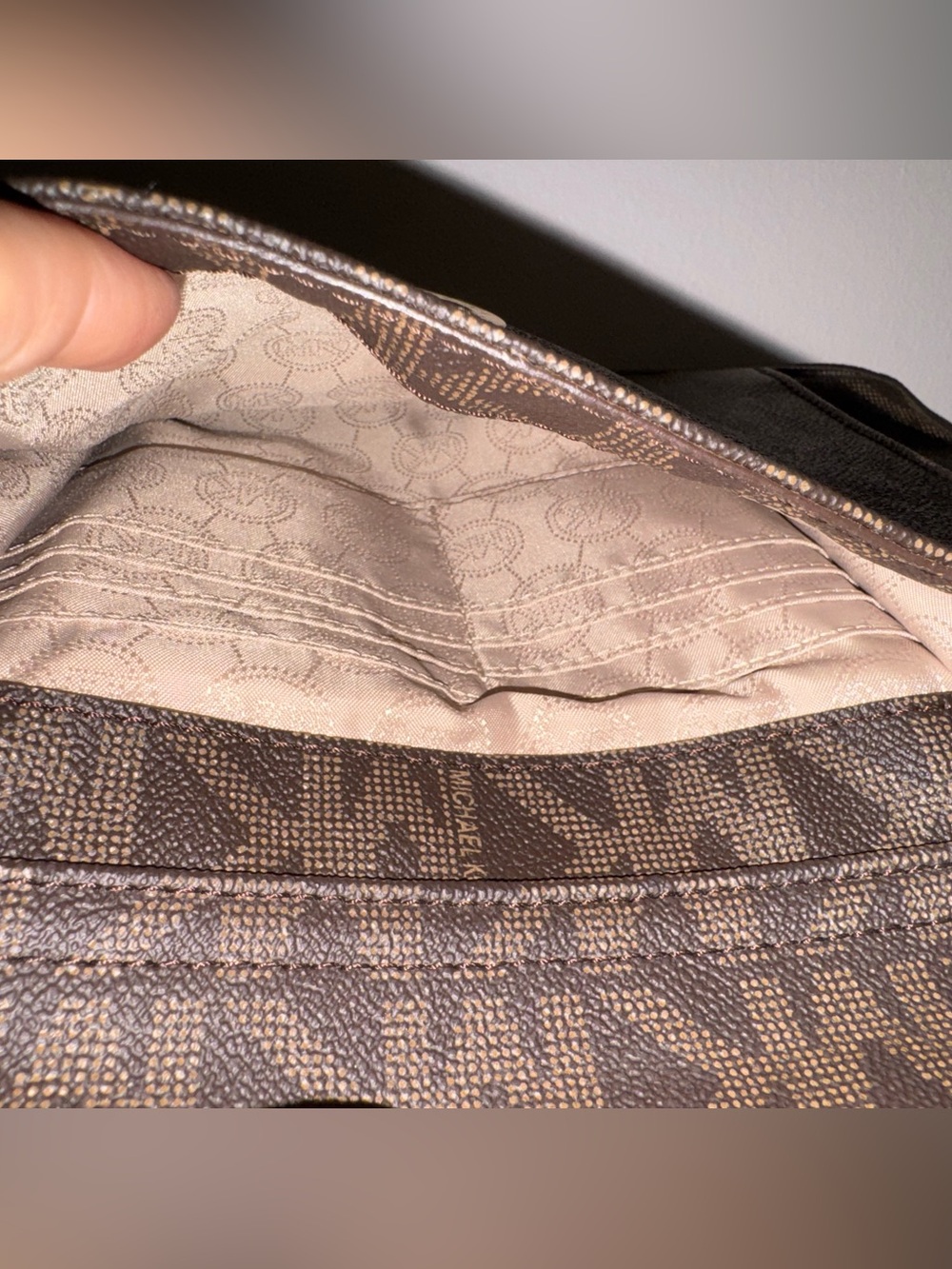 Michael Kors Brown Monogram Pebbles leather Jet Set Logo Large Pocket Tote Bag - Picture 9 of 9